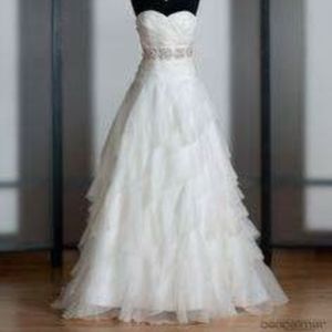 Ivy & Aster Twirl Organza Wedding Dress Size 12